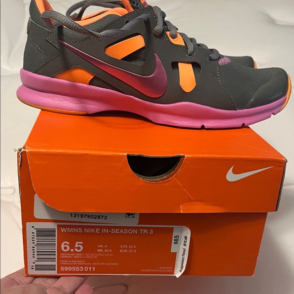 Nike Women’s Dark Gray Sneakers with Pink and Orange Accents - Picture 5 of 5